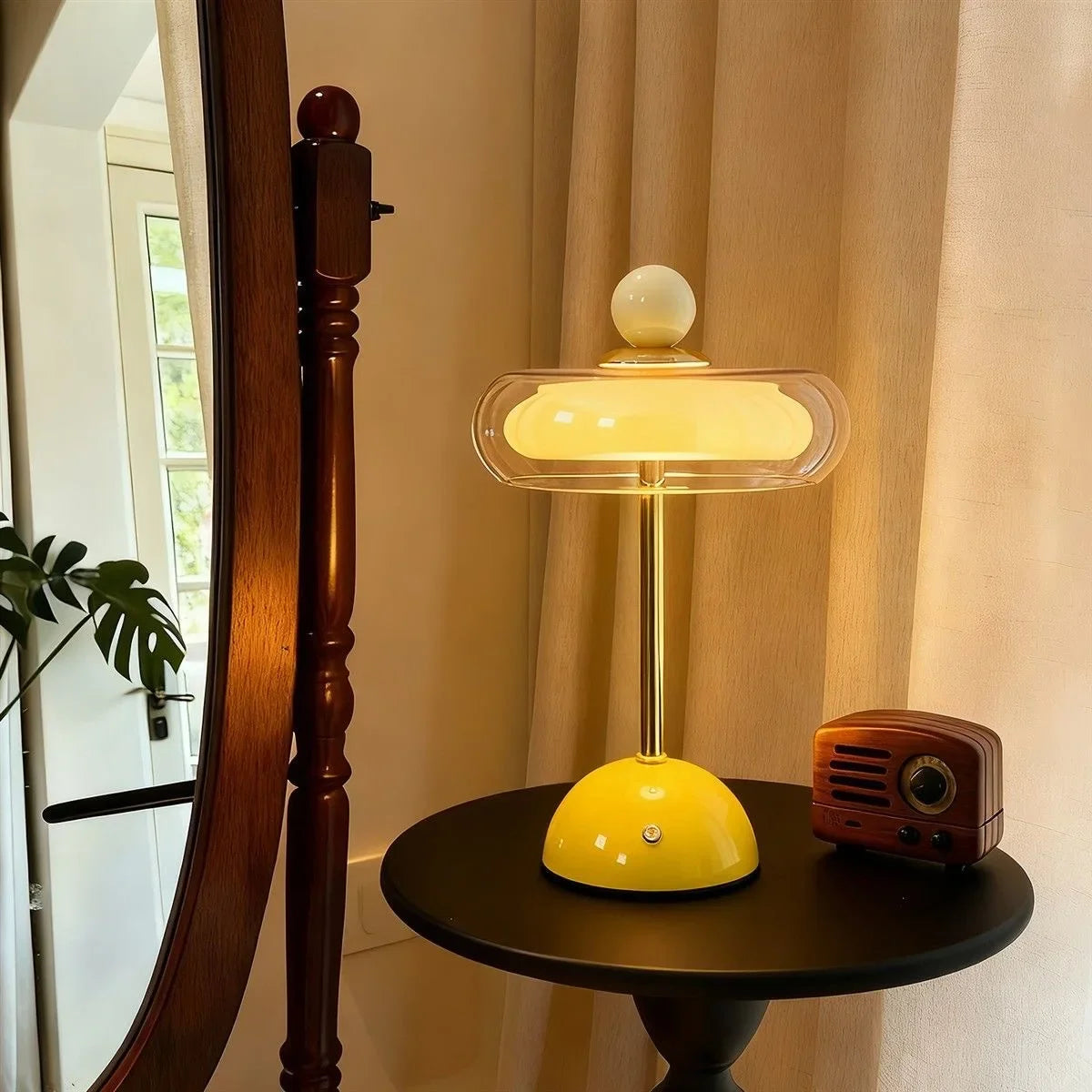 Noor Mid-Century Glass Table Lamp - Vintage LED Bedside